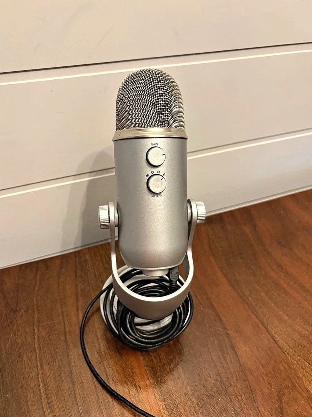 Blue Yeti USB Desktop Microphone in Silver